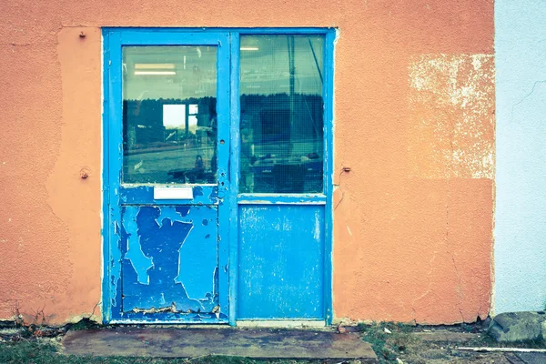 Синій двері — стокове фото