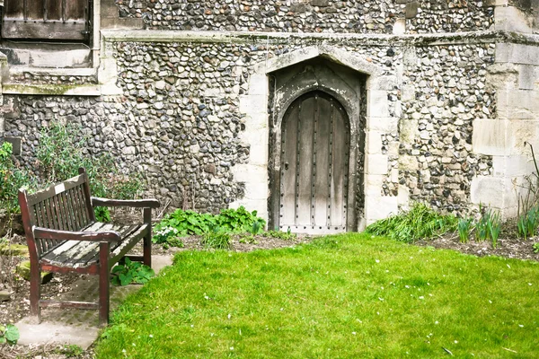 Jardim da igreja — Fotografia de Stock