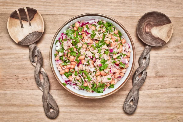 Ton balığı ve fasulye salatası — Stok fotoğraf