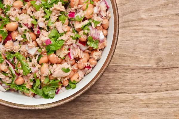 ton balığı ve fasulye salatası