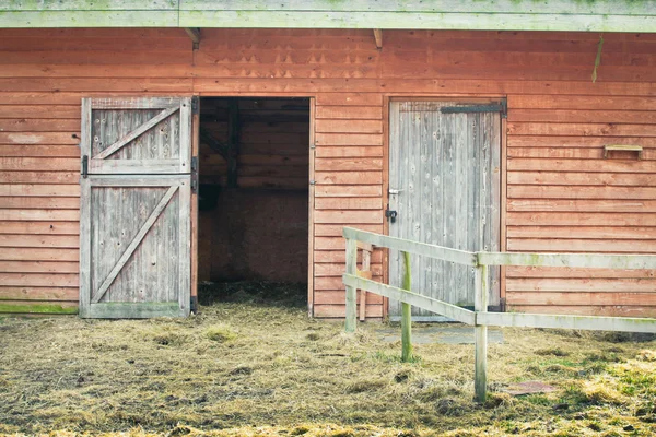 Dveře stodoly — Stock fotografie