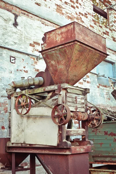 Antique grain barrow — Stock Photo, Image