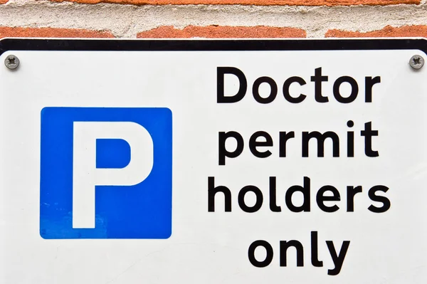 Läkarnas parkering — Stockfoto