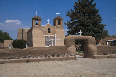 Taos yakınlarındaki San Francisco de Assisi Kilisesi, NM
