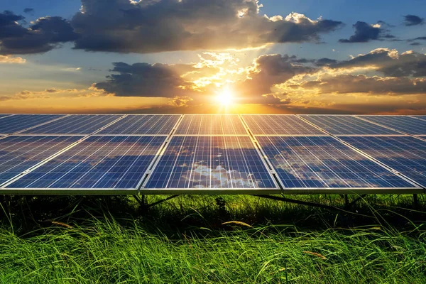 Fotocollage Puesta Del Sol Panel Solar Fotovoltaica Fuente Electricidad Alternativa —  Fotos de Stock