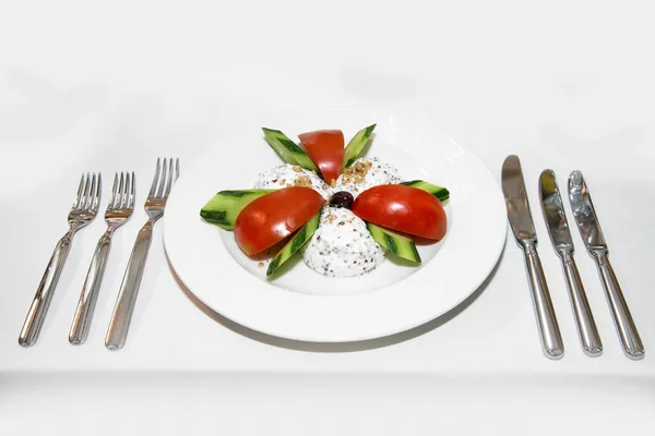 Vorspeise Aus Tomaten Gurken Und Tzatziki Griechischer Salat Serviert Auf — Stockfoto