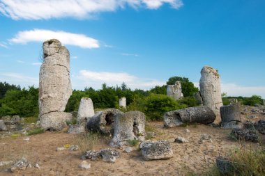 Bulgaristan 'ın Varna ilindeki Taş Çölü Pobiti Kamani - muhteşem kaya fenomeni - turizm beldesi