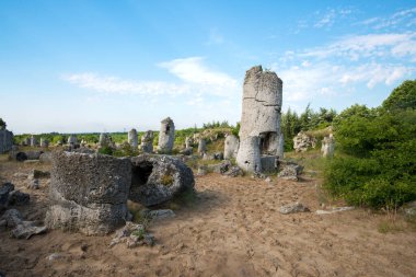 Bulgaristan 'ın Varna ilindeki Taş Çölü Pobiti Kamani - muhteşem kaya fenomeni - turizm beldesi