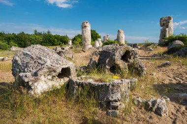 Bulgaristan 'ın Varna ilindeki Taş Çölü Pobiti Kamani - muhteşem kaya fenomeni - turizm beldesi