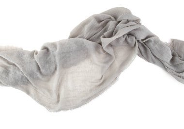 Doğal pamuklu gazlı bez masa koşucusu ya da beyaz arka planda izole edilmiş bebek duş kumaşı. Gazlı bez kumaş kumaş dokusu üst görünüm.