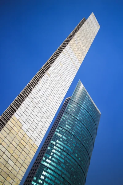 Pilar de luz e arranha-céu Torre Mayor na Cidade do México . — Fotografia de Stock