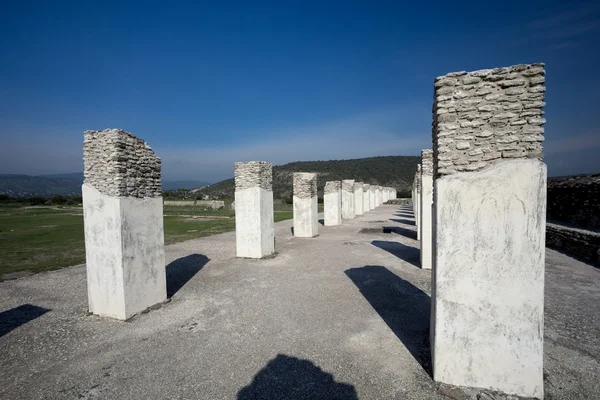 Columns in Tula de Allende — Stock Photo, Image