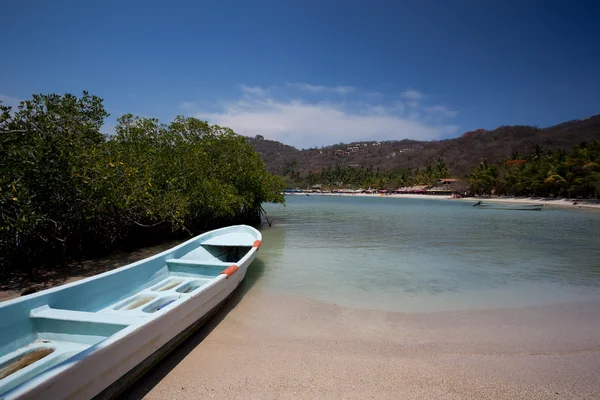 Barco en Playa las Gatas —  Fotos de Stock