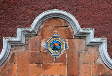 Mektup kutusu eski kapı, tarihi şehir Coyoacan, Mexico City.