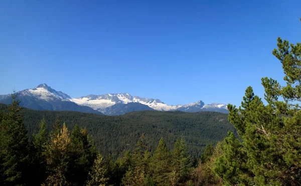 Squamish Buzulu Dağlar Tepeler Gökyüzü Kanada — Stok fotoğraf