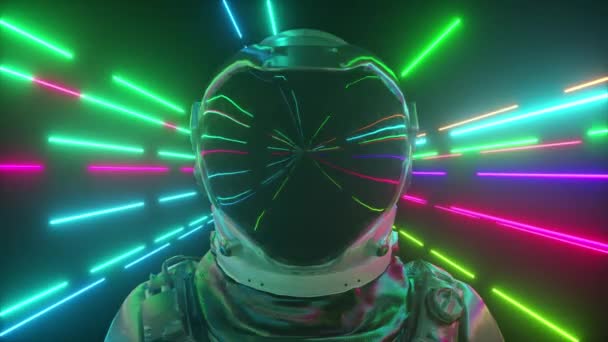 Astronauta en primer plano del espacio de neón. Rayos brillantes de neón pasan volando. animación 3d de un bucle sin costuras. — Vídeos de Stock