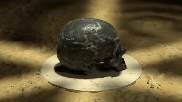 El cráneo de mármol negro gira y gira sobre una plataforma blanca en arena. animación 3d de bucle sin costura — Vídeos de Stock