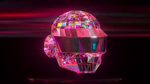 Diamentowy kask obraca się z boku na ciemnym abstrakcyjnym tle. Neonowe oświetlenie. Animacja 3d pętli bez szwu — Wideo stockowe