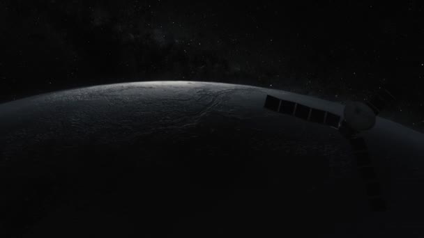 Kozmosz-koncepció. Egy űrműhold repül a Hold felett. 3D animáció — Stock videók