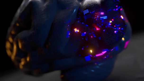 Conceito futurista. O cérebro de vidro emerge de uma casca preta fosca. Luz de néon rosa azul. animação 3d — Vídeo de Stock