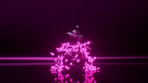 Spel concept. De schaakkoningin brokkelt af tot gloeiende deeltjes. Roze neon licht. 3D animatie van een naadloze lus. — Stockvideo