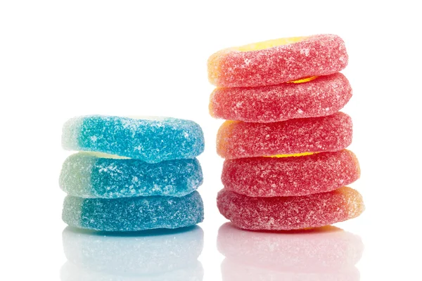 Beyaz arkaplanda renkli şekerler — Stok fotoğraf