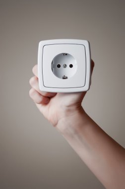 elektrik prizi ile el
