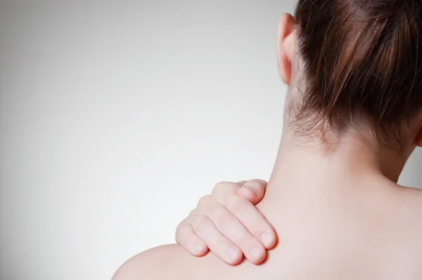 Женщина с болью в спине — стоковое фото