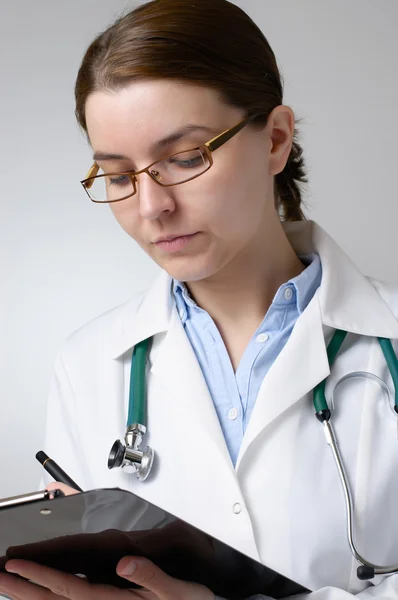 Doctor taking notes — Stock Photo, Image