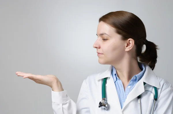 Doctor showing something on her palm — Stock Photo, Image