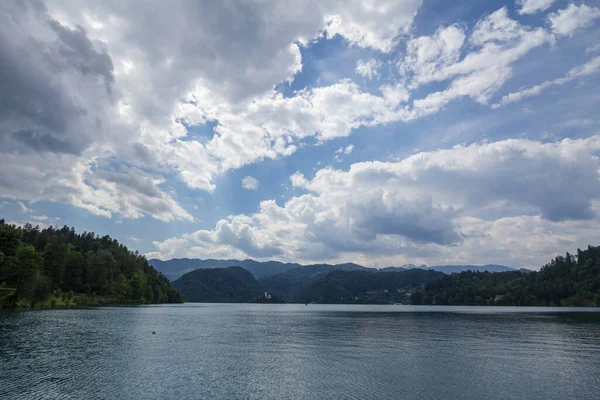 Borrão Seletivo Blejsko Ostrvo Ilha Sangrada Lago Bled Blejsko Jezero — Fotografia de Stock