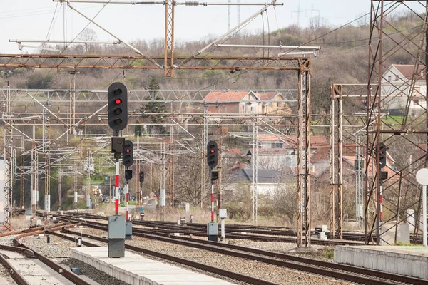 Demiryolu Kırmızı Işığı Avrupa Nın Başkentindeki Banliyö Tren Istasyonunun Modernize — Stok fotoğraf
