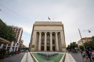 ZAGREB, CROATIA - 19 Haziran 2021: Zagreb 'deki karargahlarında Hrvatska Narodna HNB. Hırvatistan 'ın para birimi & ekonomiden sorumlu Merkez Bankası HNB veya Hırvat ulusal bankası
