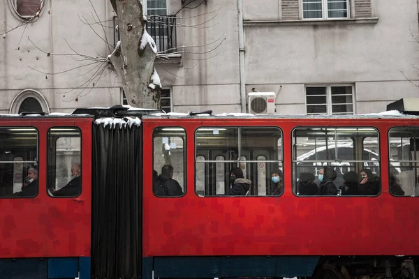 Белград Сербия Января 2022 Селективное Размытие Пассажиров Пригородных Поездов Трамвае — стоковое фото