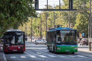 BELGRAD, SERBIA - GSP Beograd 'dan Belgrad' a giden 14 Ağustos 2021 tarihli elektrik otobüsü. Bu bir elektrik sıfır emisyon ekolojik otobüsü. Onlar şehrin toplu taşıma sisteminin bir parçası.