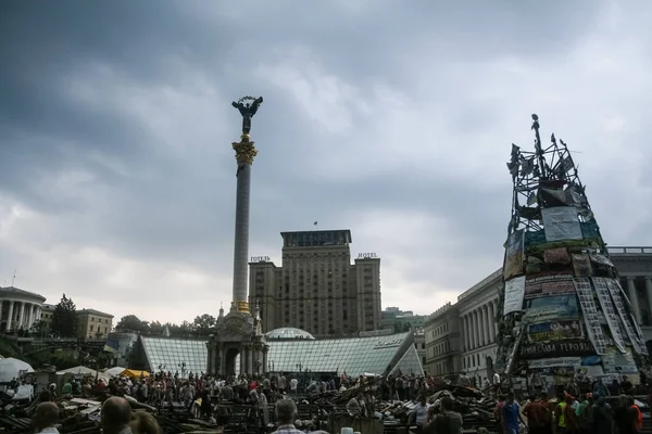 Kyiv Ucrania Agosto 2014 Barricada Revoluciones Euromaidán Frente Hotel Ukrayina — Foto de Stock