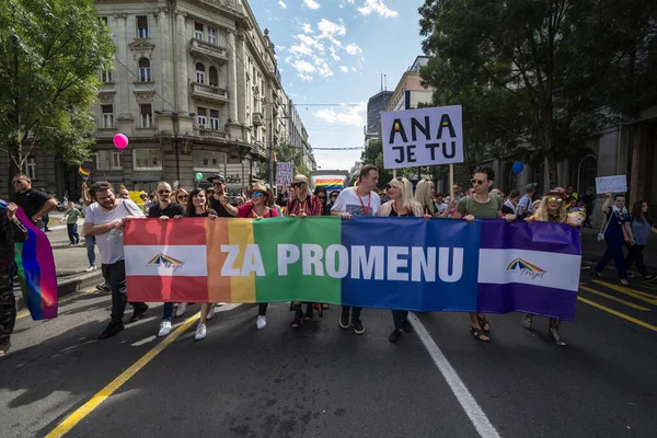 Belgrade Serbia September 2017 Een Menigte Demonstranten Met Een Gigantisch — Stockfoto