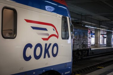 BELGRAD, SERBIA - 20 Mart 2022: Stadler Kiss EMU Belgrad ile Novi Sad arasında hizli bir demiryolu hizmeti olan Soko Voz Treni 'ni hizmete sokmaya hazır