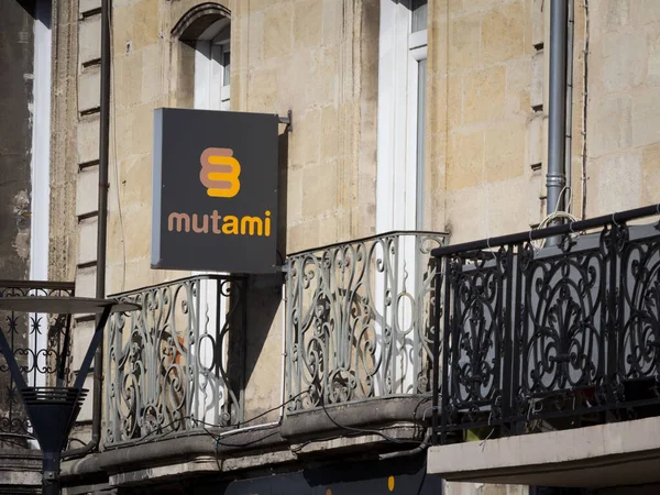 BORDEAUX, FRANCE - 24 Şubat 2022: Bordeaux ofislerindeki Mutuelle Mutami logosu. Mutami, kümes sağlığı ve bireysel koruma alanında uzmanlaşmış bir Fransız ortak sigortasıdır..