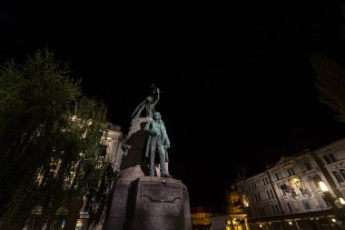 LJUBLJANA, SLOVENIA - SEPTEMBER 18, 2021: Preseren Fransa Heykeli, veya Presernov Trg Meydanı 'ndaki Presernov Spomenik. 1899 'da açıldı, Sloven başkentinin ana merkezi simgesidir.