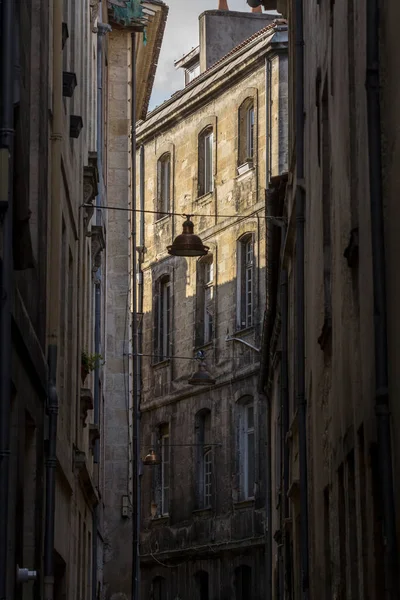 Facade Medieval Buildings Dark Street Narrow City Center Bordeaux France — Stock Photo, Image