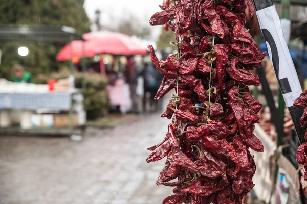 Kabur Selektif Pada Pengering Paprika Merah Kering Untuk Dijual Pasar — Stok Foto
