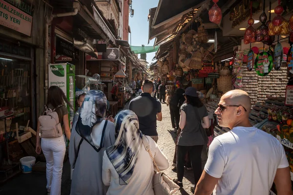 Istanbul Turkey May 2022 Selective Blur Two Women Wearing Islamic — Stock Photo, Image