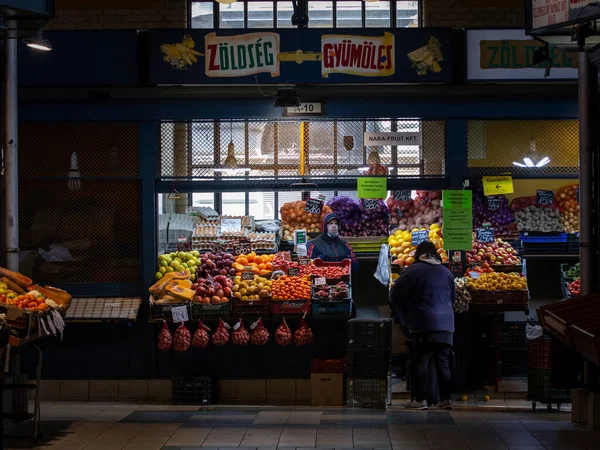 Budapest Hungary February 2022 Вибіркове Розмивання Фруктовому Овочевому Магазині Ринку — стокове фото