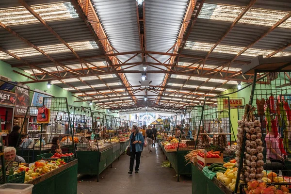苏博提卡 Serbia 2022年8月14日 苏博提卡 布夫利亚克绿色市场的蔬果大厅 挤满了人 它是塞尔维亚北部伏伊伏丁那省Szabadka的主要商业地标之一 — 图库照片
