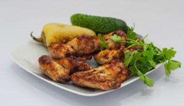 ızgara tavuk kanatları