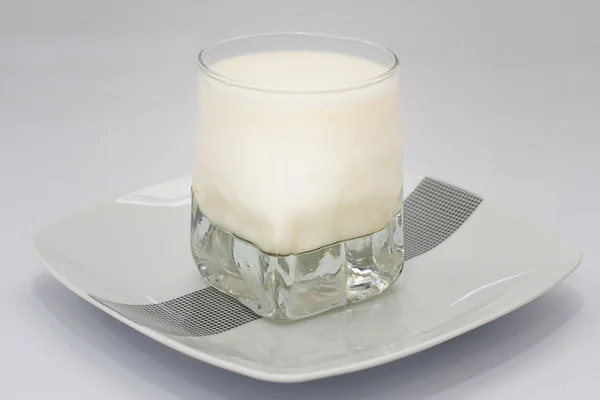 Bere ayran — Foto Stock