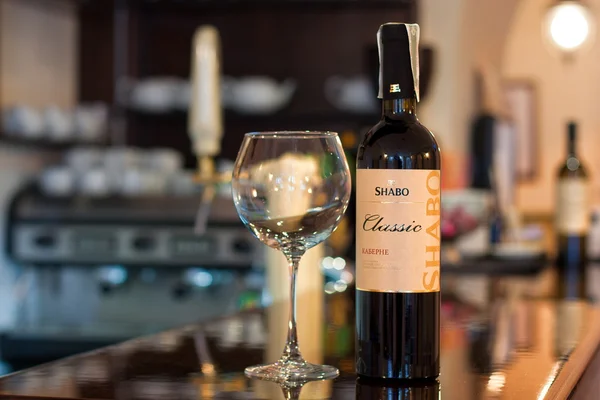shabo klasik şarap şişesi üzerinde bar counter