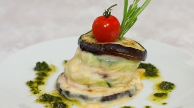 Peynirli fırında patlıcan