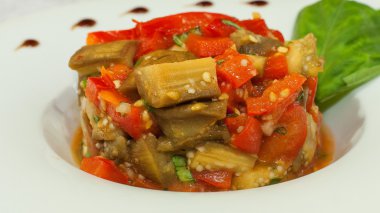 sebze salatası sebze iliği patlıcan ve domates from